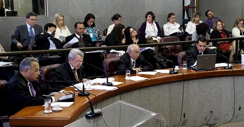 Decisão do Pleno acompanhou o voto do relator, Conselheiro José Alves Viana (na foto, o 2º da esq. p/ a dir.) Foto: Karina Camargos Coutinho